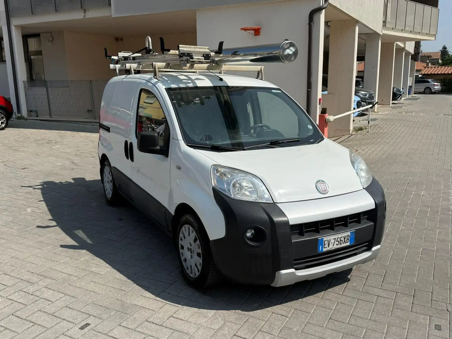Fiat fiorino 1.3 mjt  70 Kw Adventure  € 6900 + iva Blanc - 1