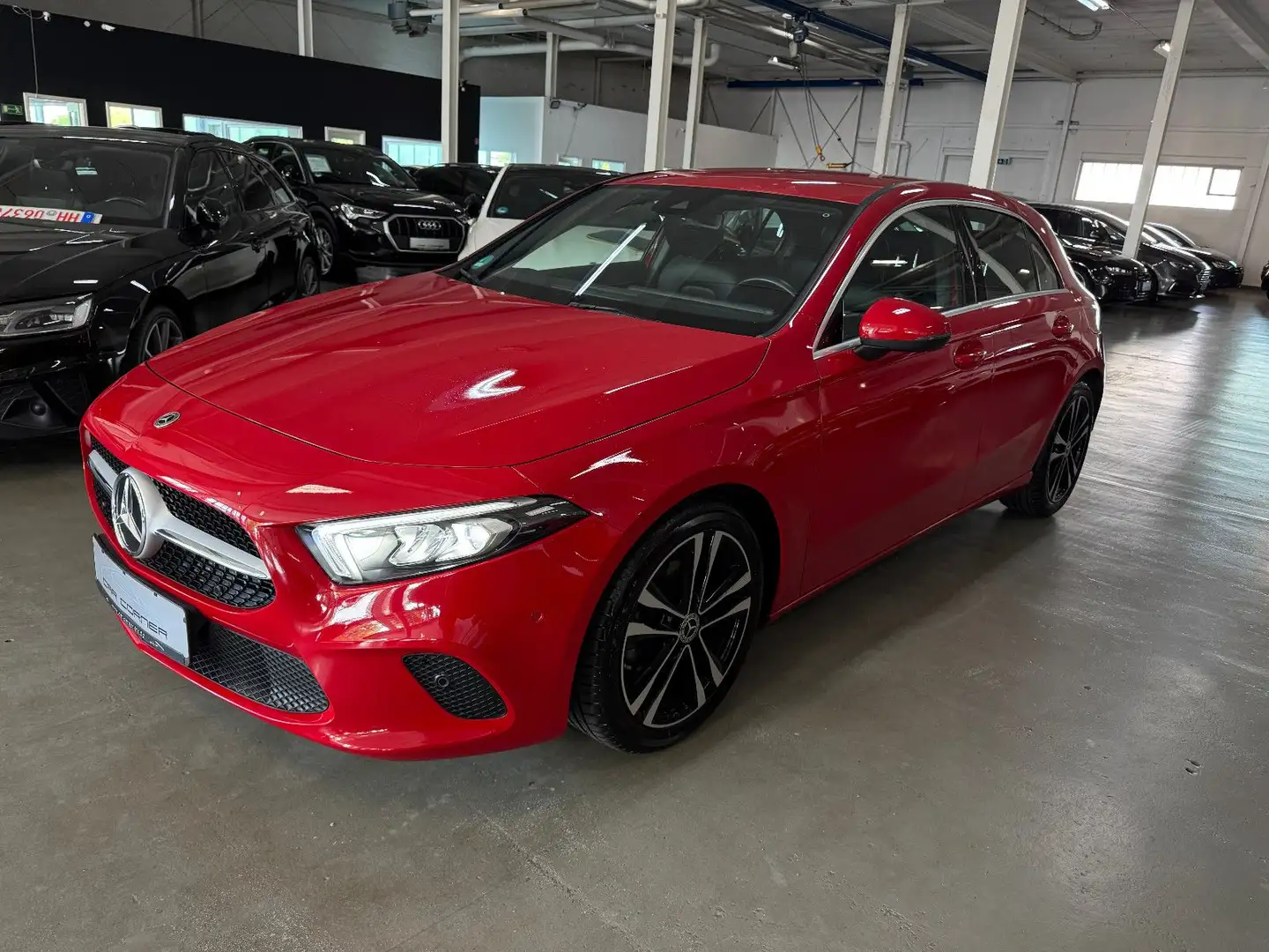 Mercedes-Benz A 180 SPORTPAKET PROGRESSIVE NAVI MBUX LED LEDER Rot - 1