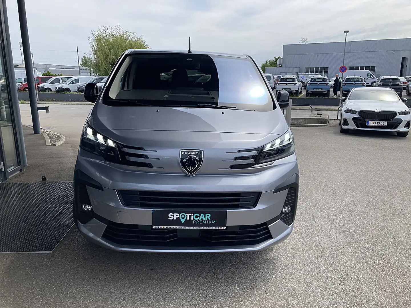 Peugeot Traveller Business BlueHDi 180 Lang EAT8!9-SITZER!TOP AKT... Grau - 2