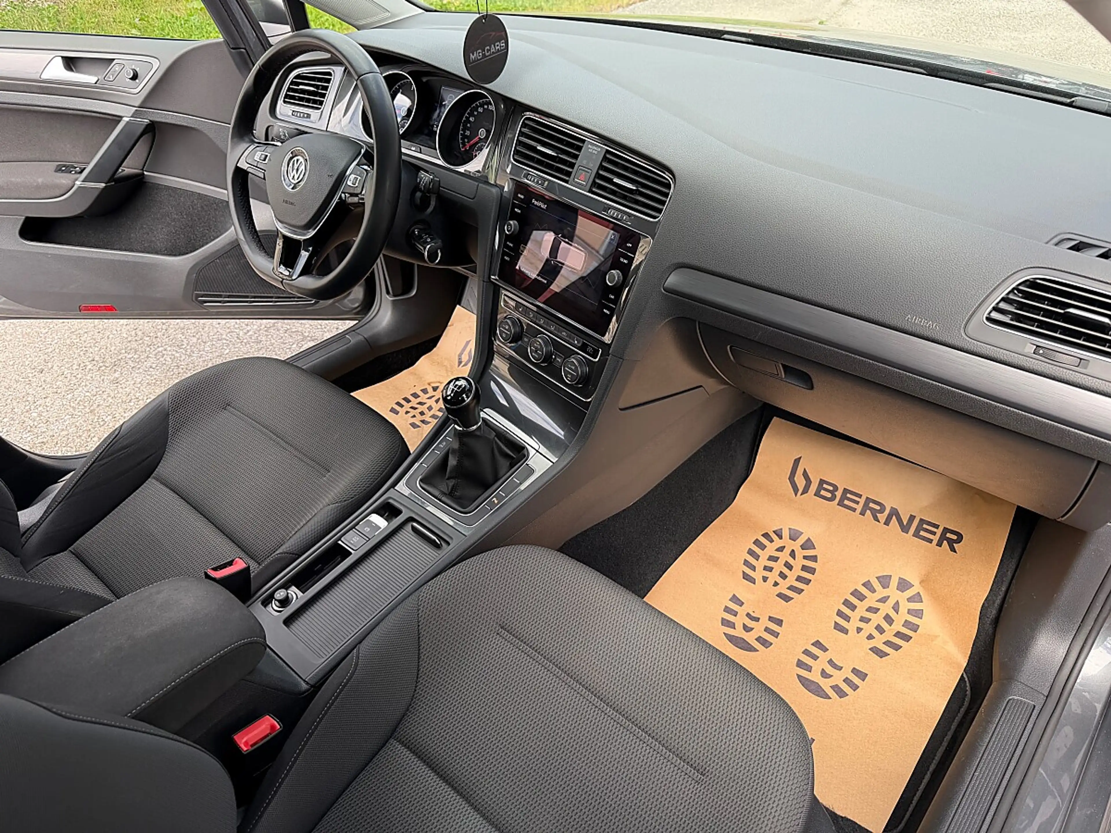 Volkswagen Golf Variant Rabbit 1,6 TDI *ACC*SHZ*CarPlay* — photo 11