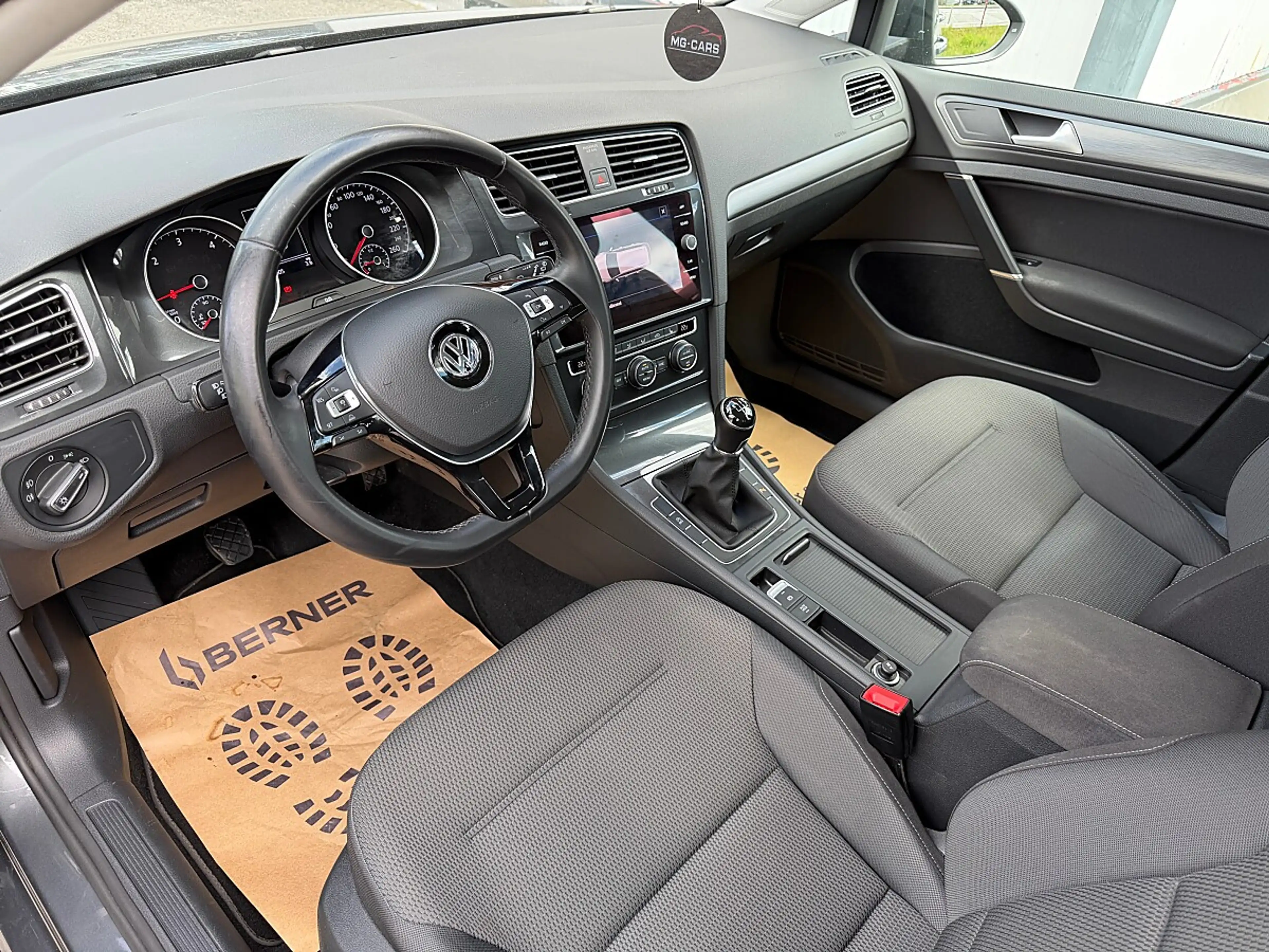 Volkswagen Golf Variant Rabbit 1,6 TDI *ACC*SHZ*CarPlay* — photo 9