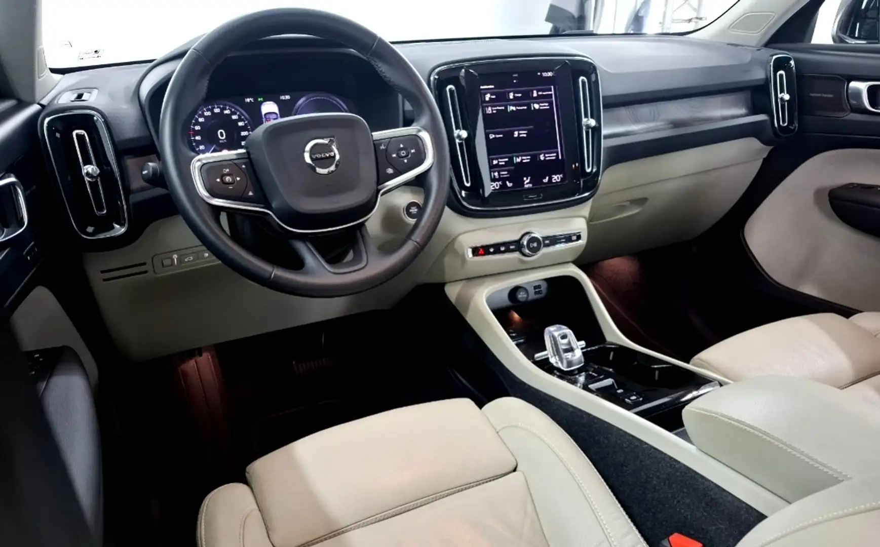 Volvo XC40 1.5 T5 193kW/262pk DCT7 Plug-in hybrid Plus Bright Schwarz - 2