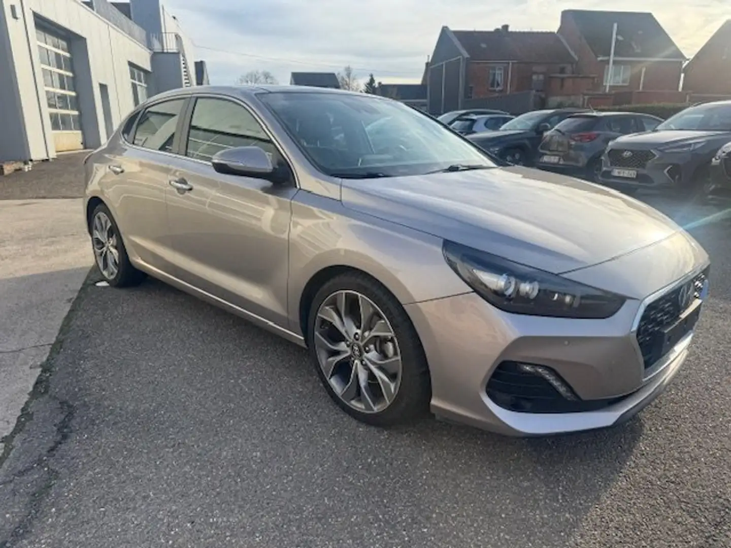 Hyundai i30 T-GDi Shine Bronze - 1