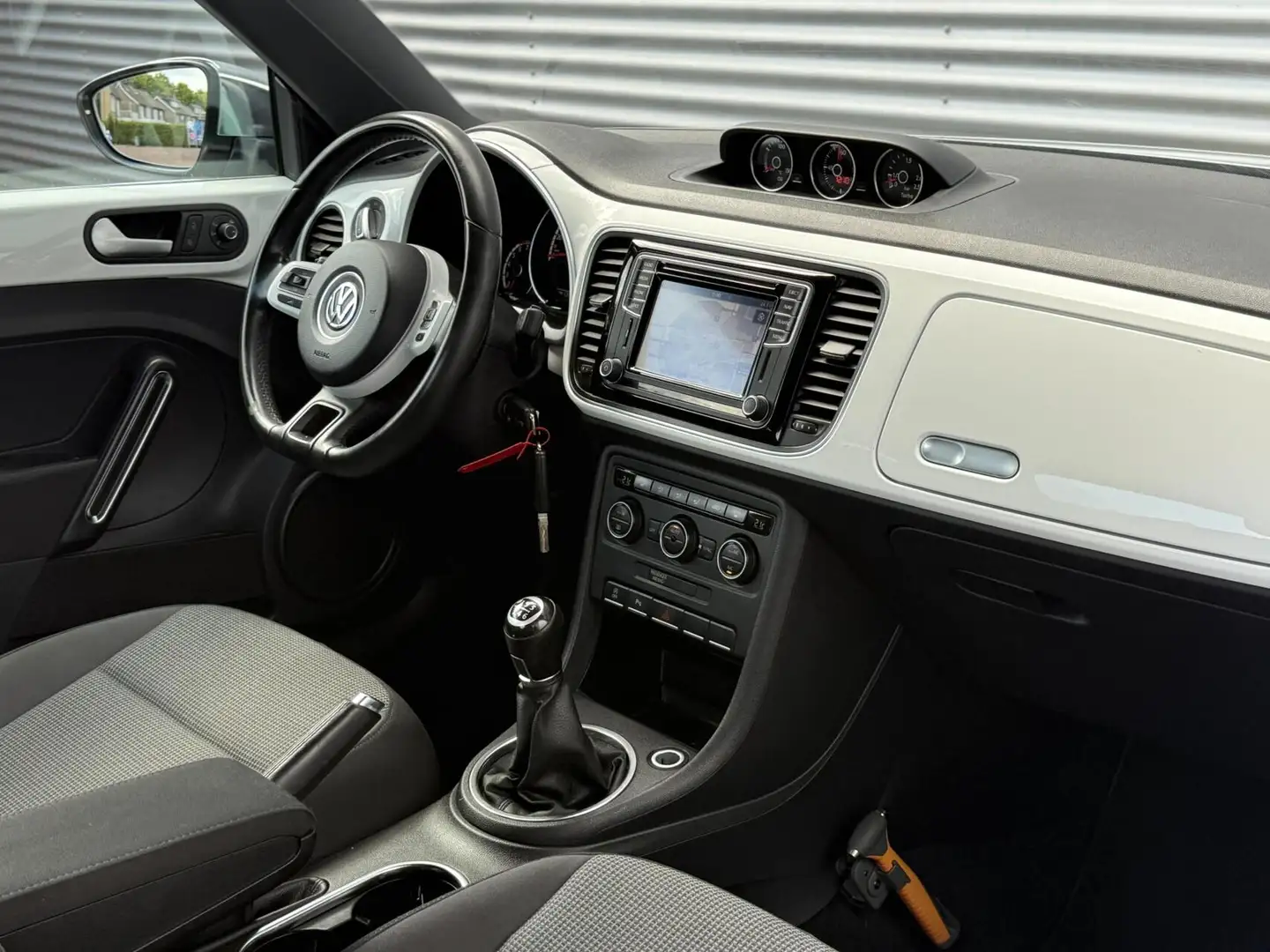 Volkswagen Beetle 1.2 TSI Design BlueMotion Cruise Navi 2015 Eerste Wit - 2