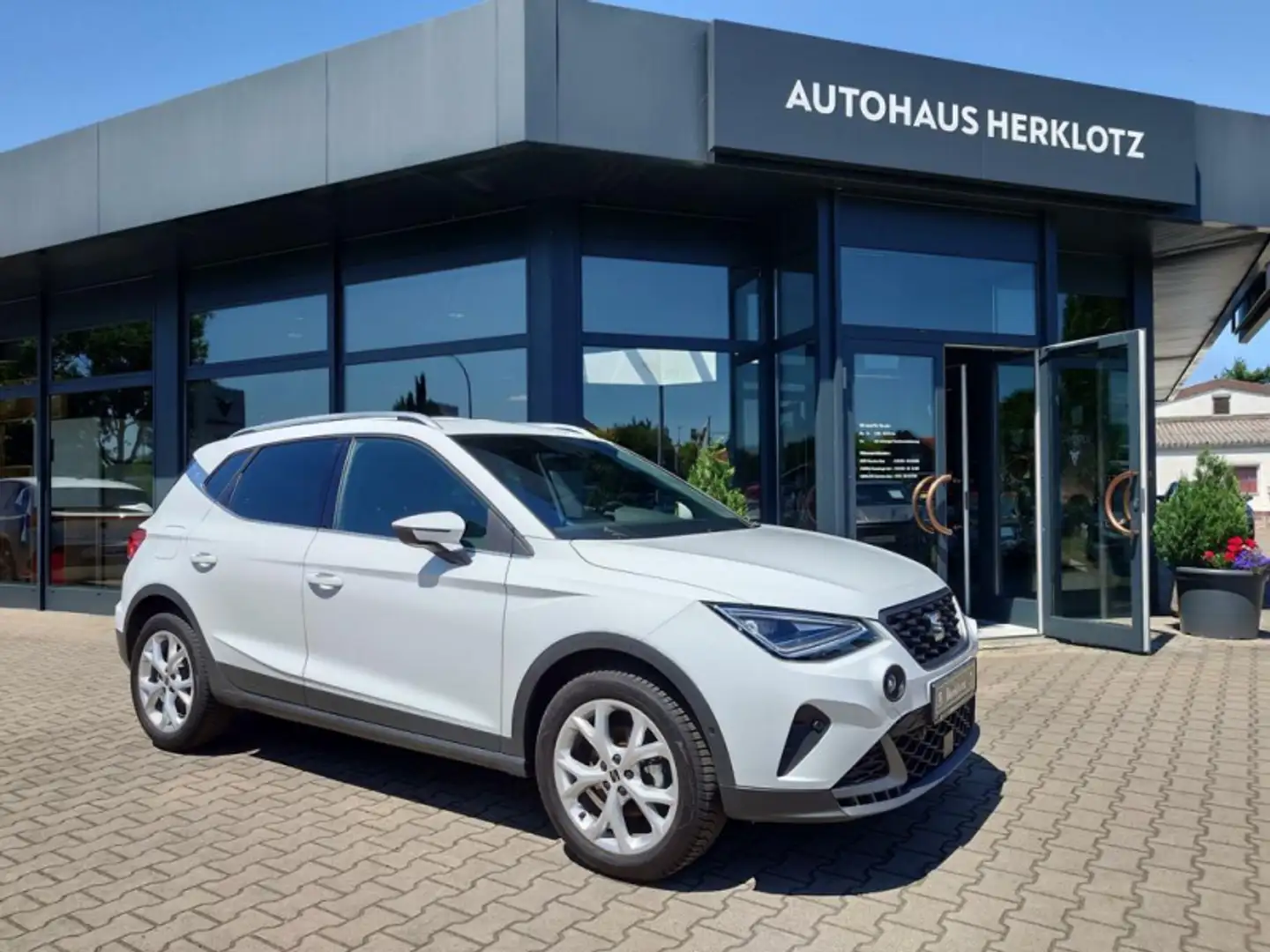 SEAT Arona Arona 1.0 TSI FR DSG Automatik 85 kW / 115 PS (GW- Weiß - 1