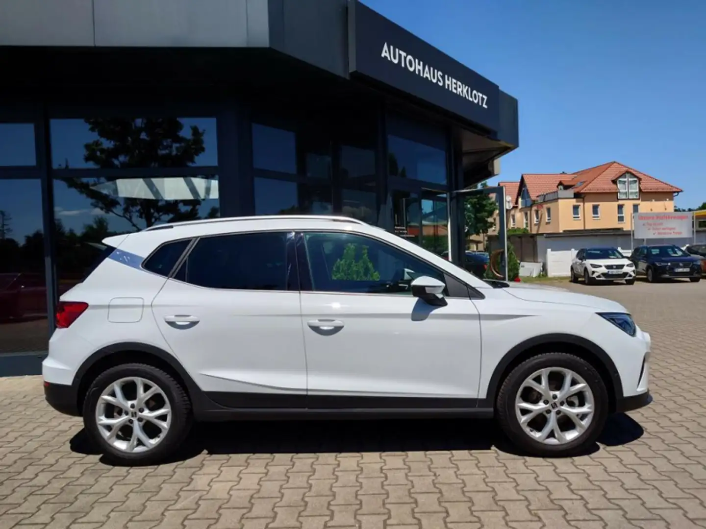 SEAT Arona Arona 1.0 TSI FR DSG Automatik 85 kW / 115 PS (GW- Weiß - 2