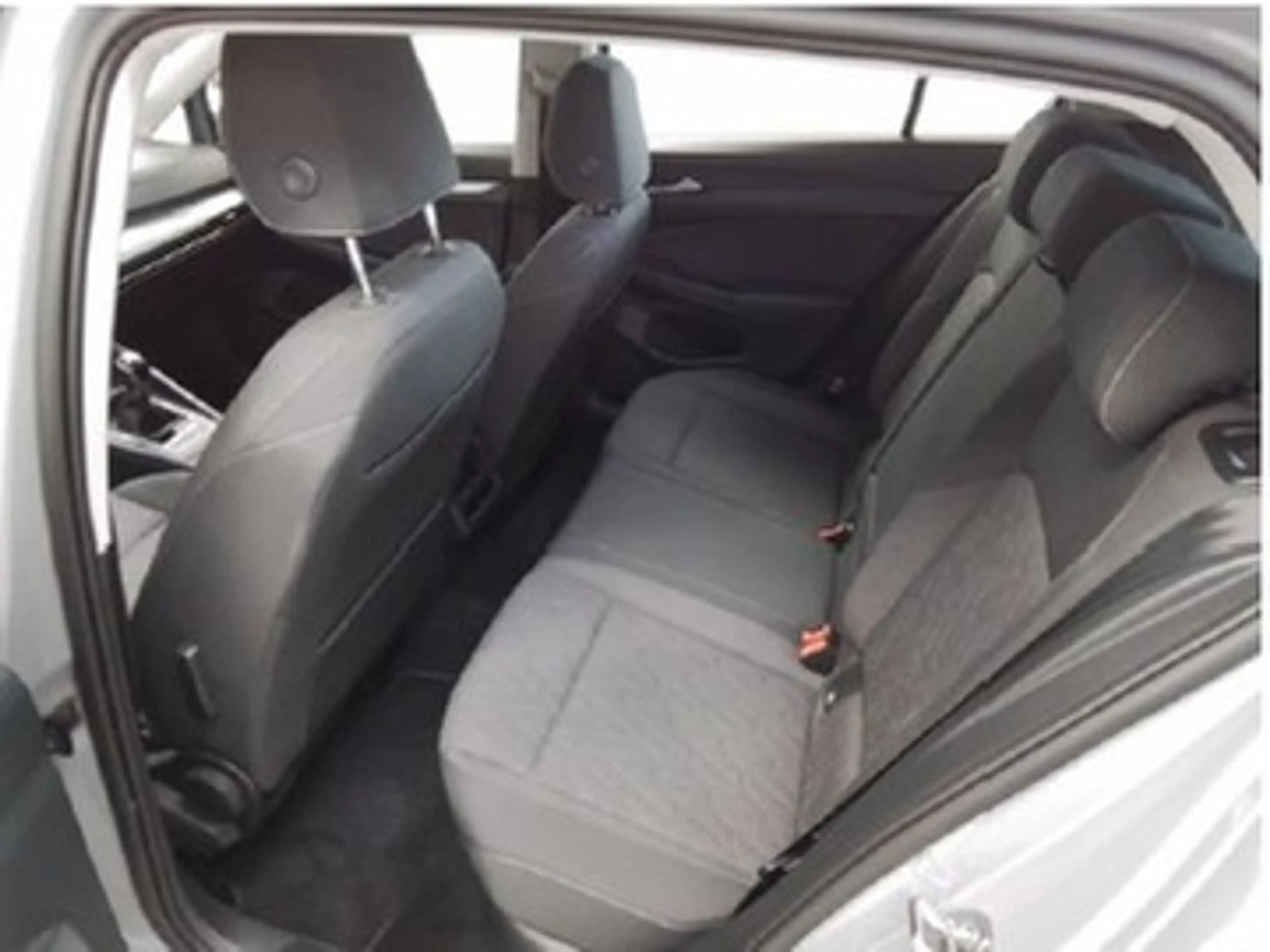 Volkswagen Golf VIII 1,5 TSI Life AHK R-Kamera IQ-Light Navi He... — photo 4