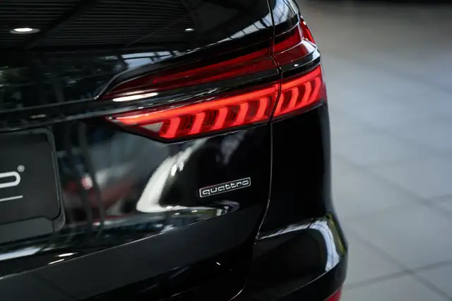 Audi A6 view 12
