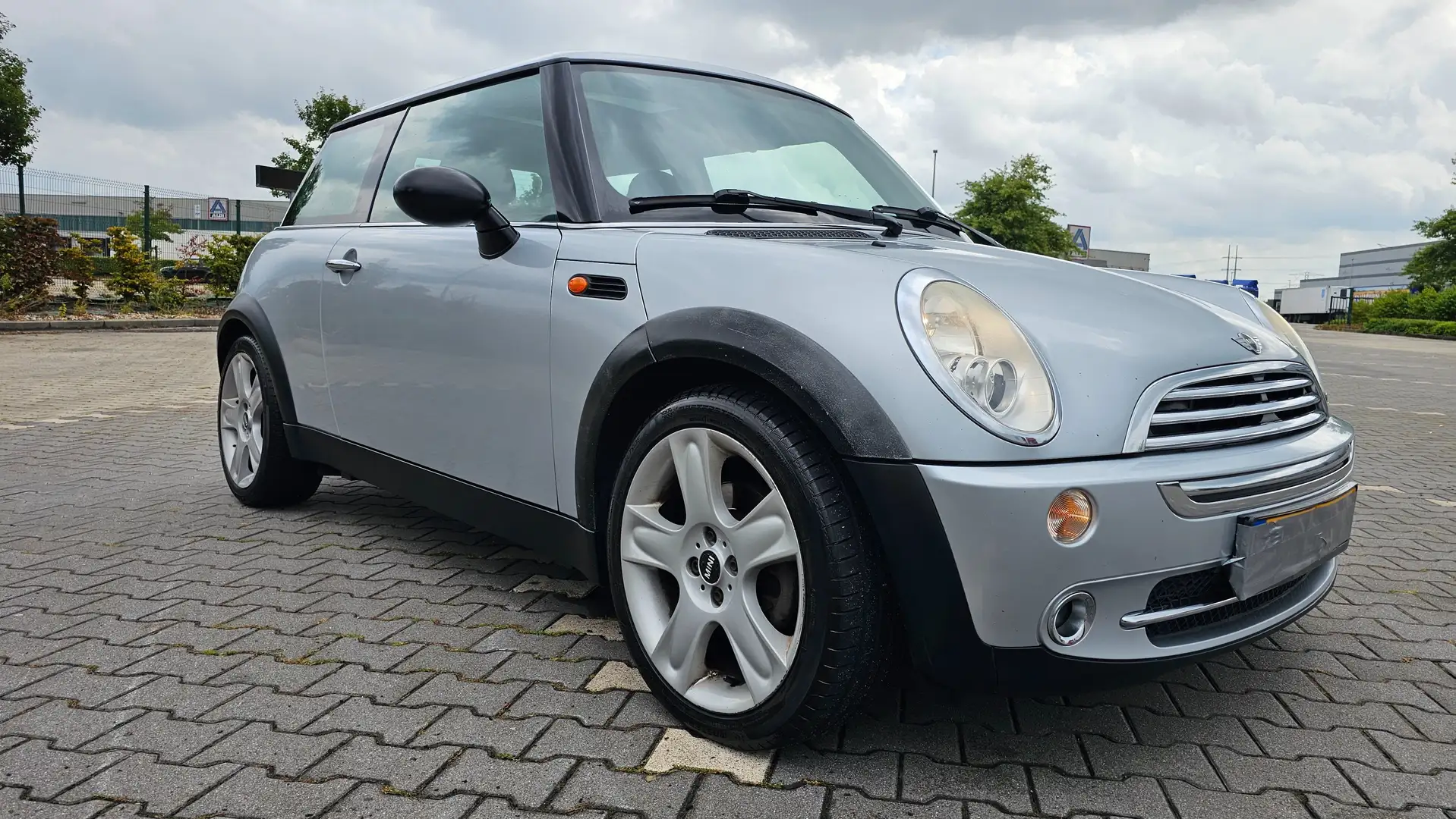 MINI One 1.6 Seven Panoramadak Stříbrná - 1