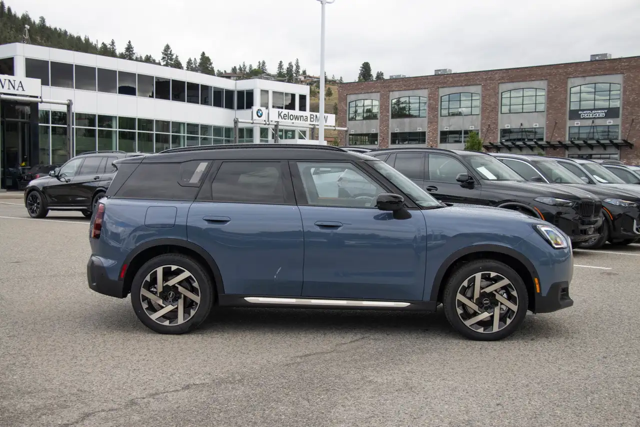 MINI Countryman photo MINI Countryman