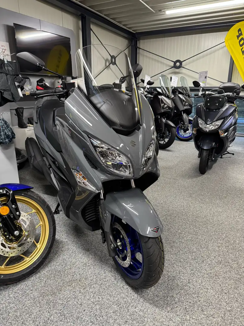 Suzuki Burgman 400 incl. 4 Jahre Garantie und 851,-€ Preisvorteil Gris - 1