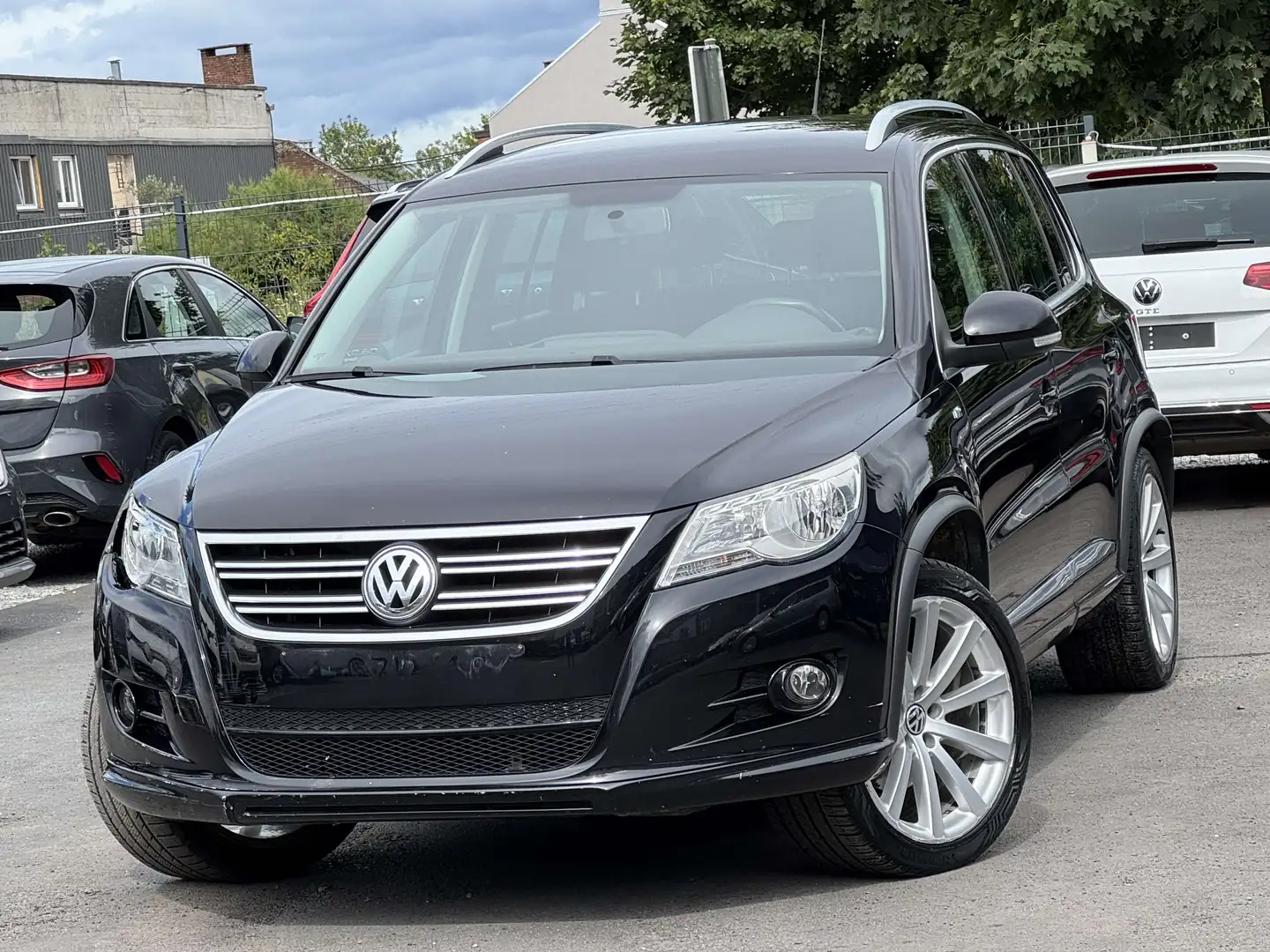 Volkswagen Tiguan 2.0 CR TDi 4MOTION/R LINE/FULLOPTIONS/EURO5 Noir - 1