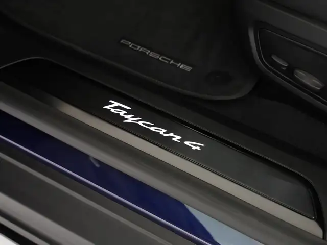 Porsche Taycan view 17
