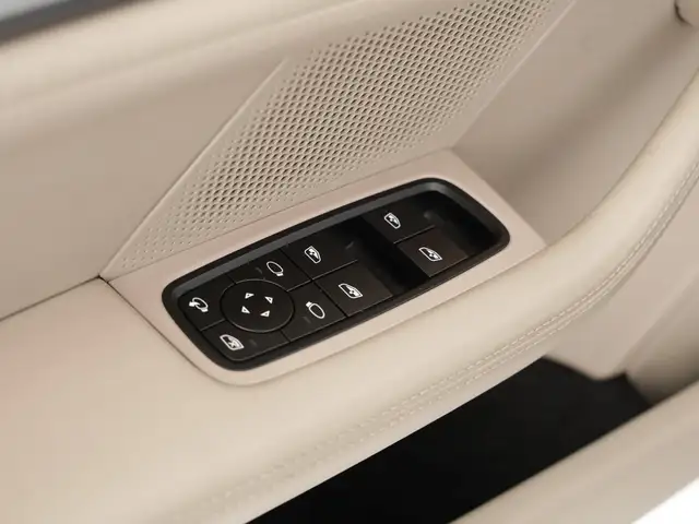 Porsche Taycan view 18