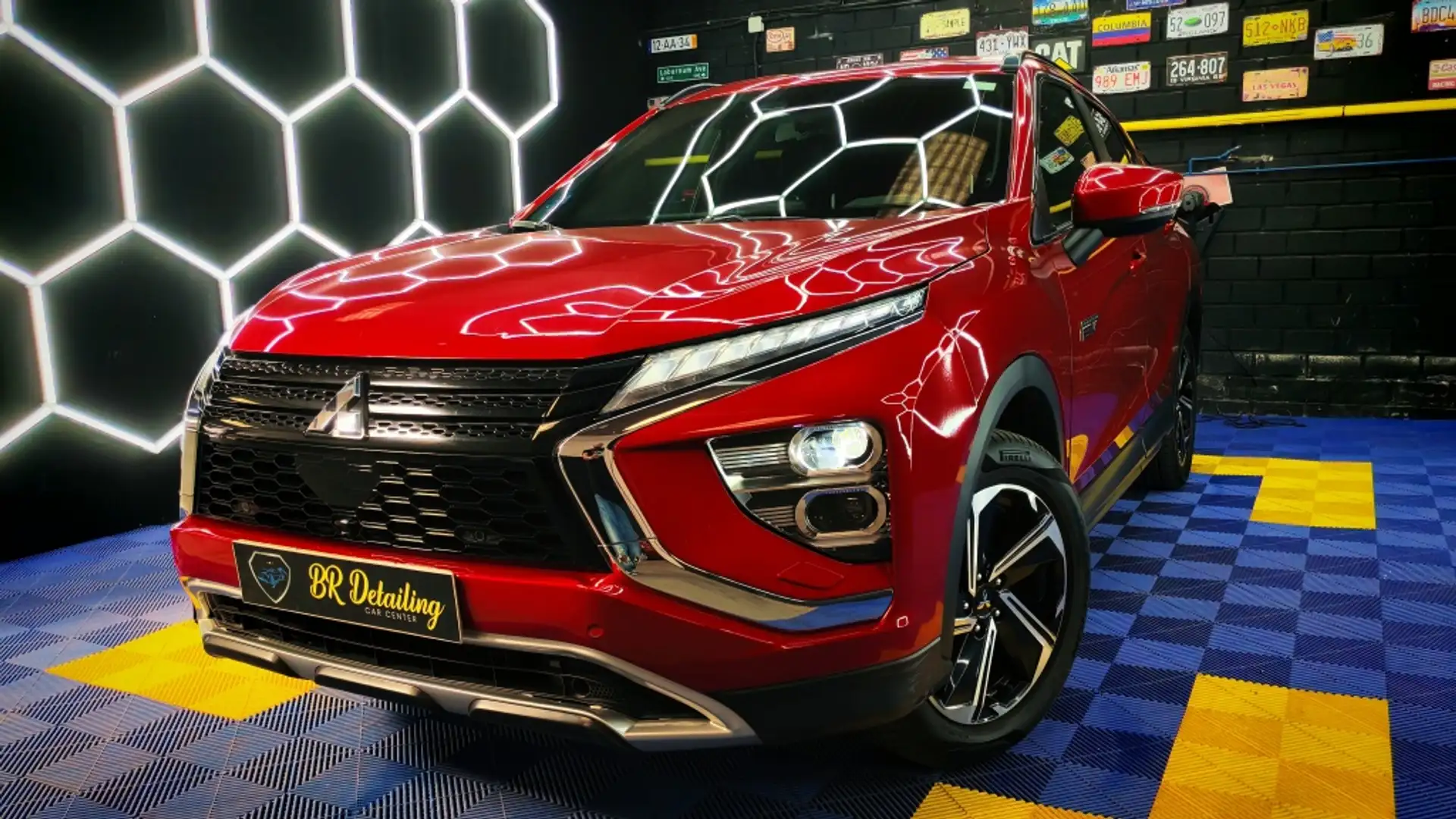 Mitsubishi Eclipse Cross PHEV Kaiteki + 4WD Rojo - 1
