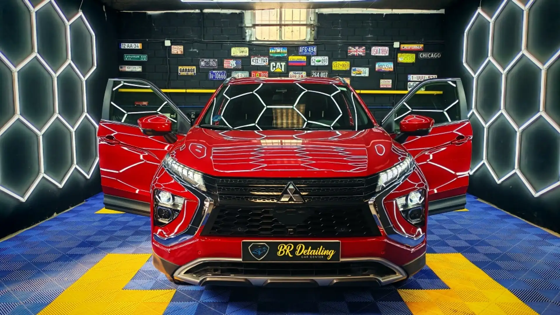 Mitsubishi Eclipse Cross PHEV Kaiteki + 4WD Rojo - 2