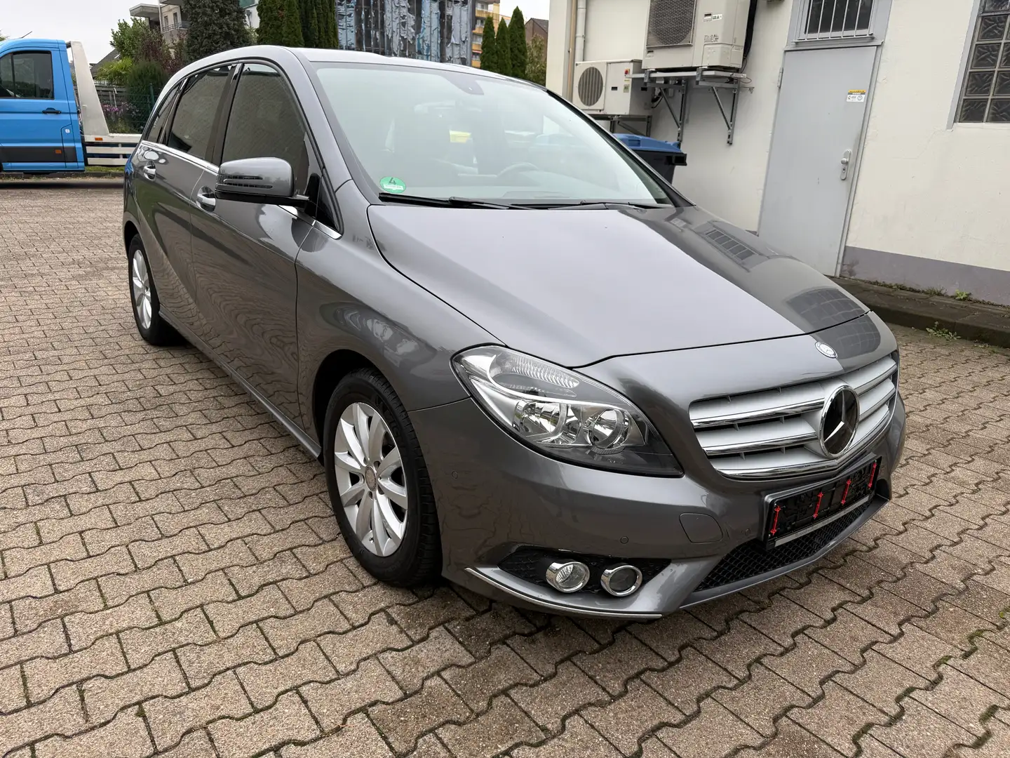 Mercedes-Benz B 180 1.HAND*KLIMA*LEDER Gris - 2