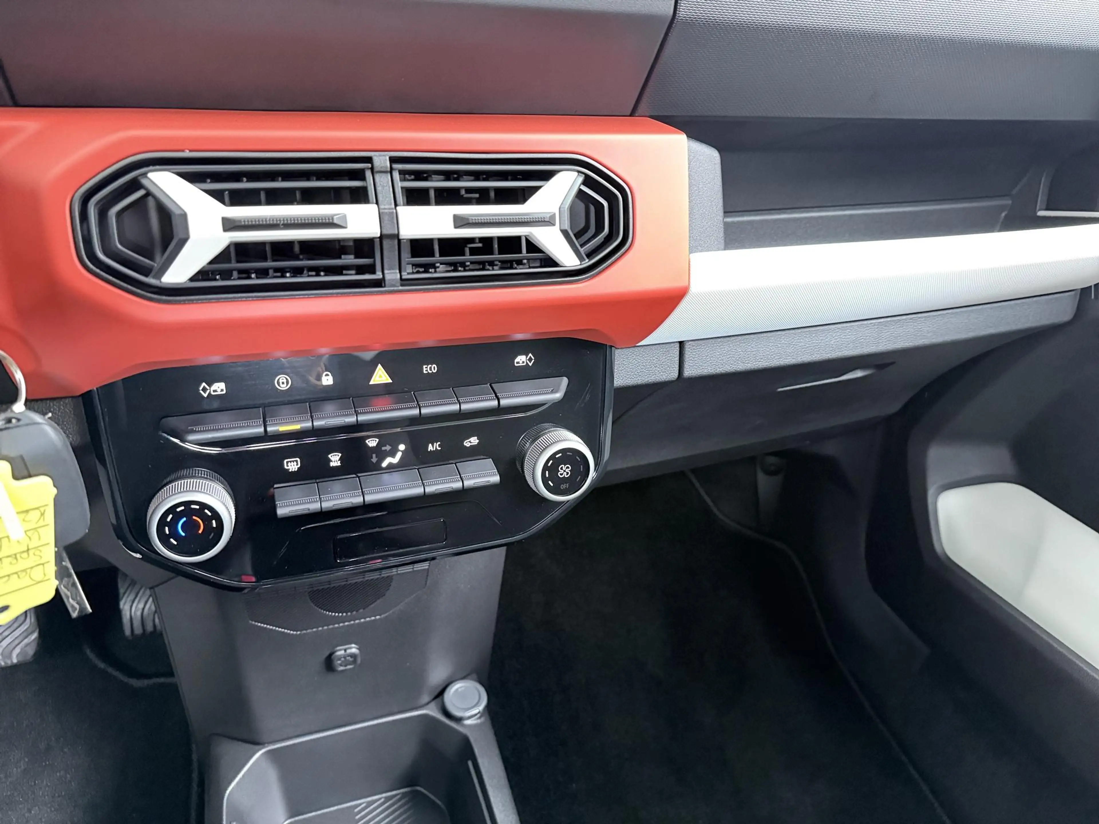 Dacia Spring Expression 65 | Parkeersensoren | Airco | Cruise C — photo 11