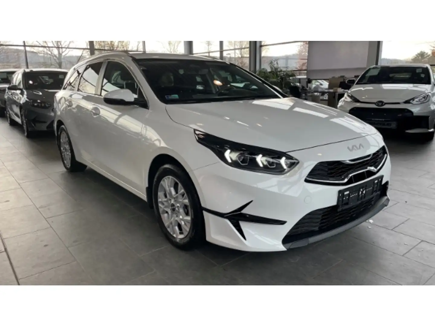 Kia Ceed SW / cee'd SW 1.5 T-GDI Navi LED Kamera DAB CarPlay SHZ LenkradH Weiß - 2