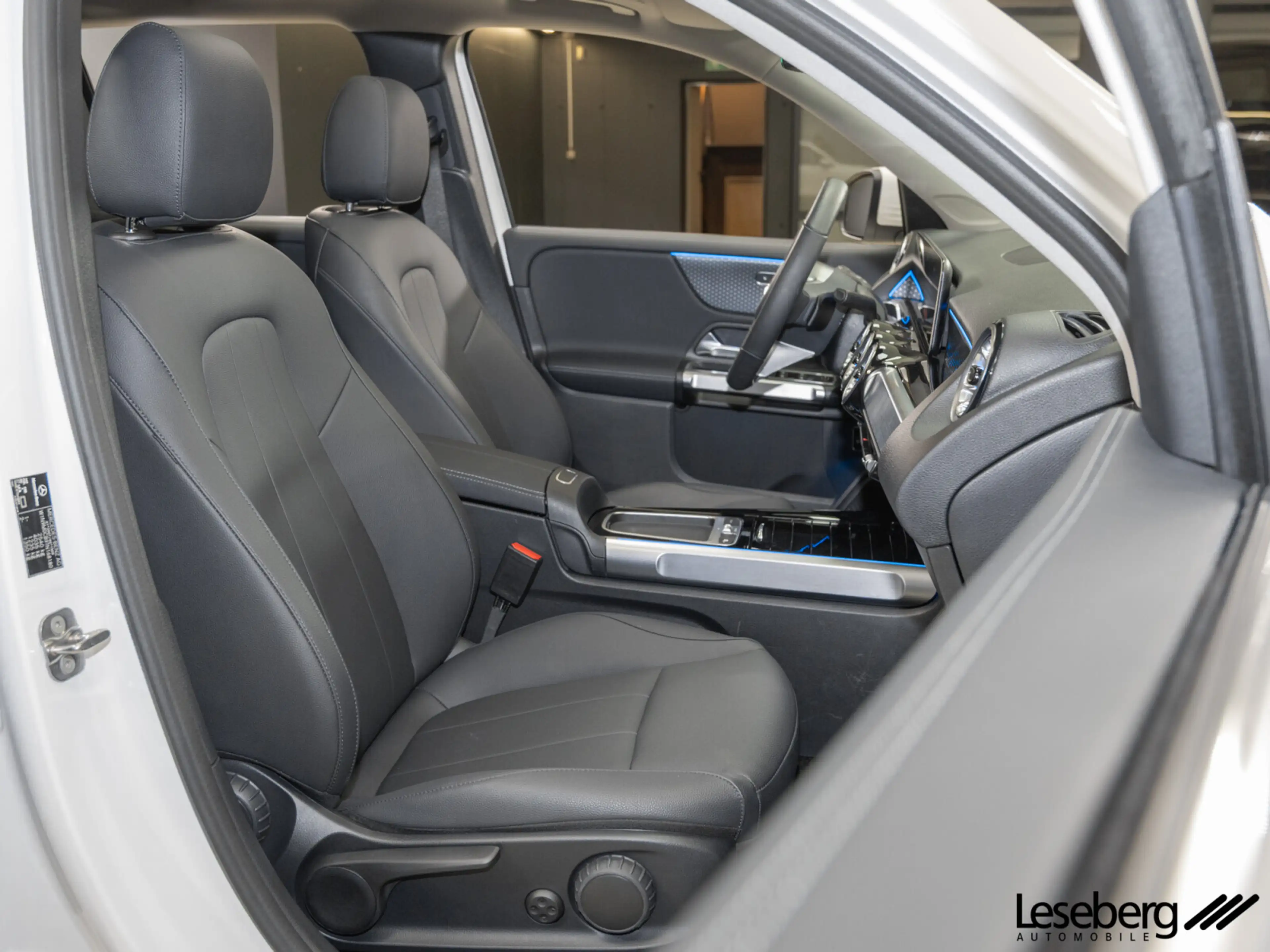 Mercedes-Benz EQB 250 EQB 250+ Progressive Adv. LED/Pano/Distronic/Shz — photo 15