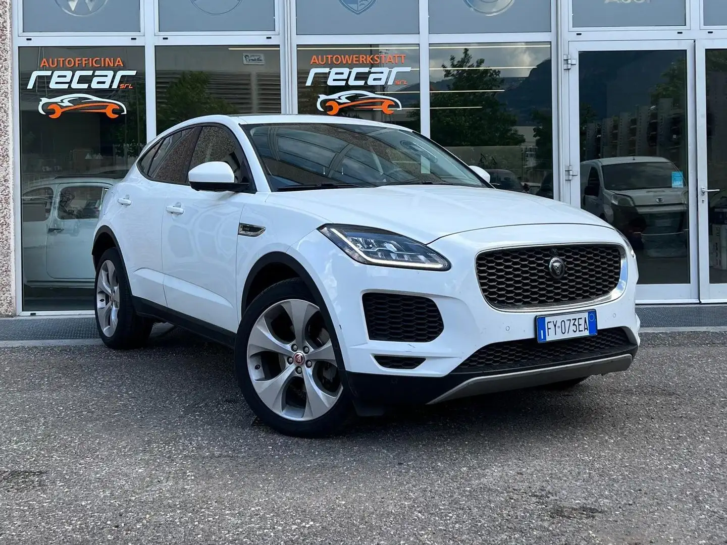 Jaguar E-Pace E-Pace 2.0D i4 HSE AWD 180CV auto Bianco - 1