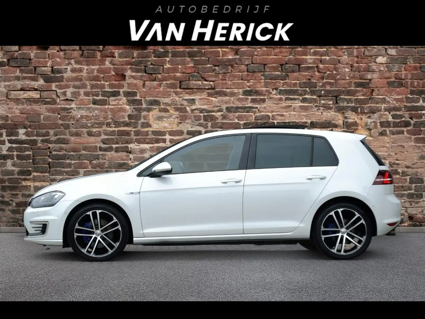 Volkswagen Golf GTE 1.4 TSI | Schuif/kanteldak | Leder | ACC Bianco - 2