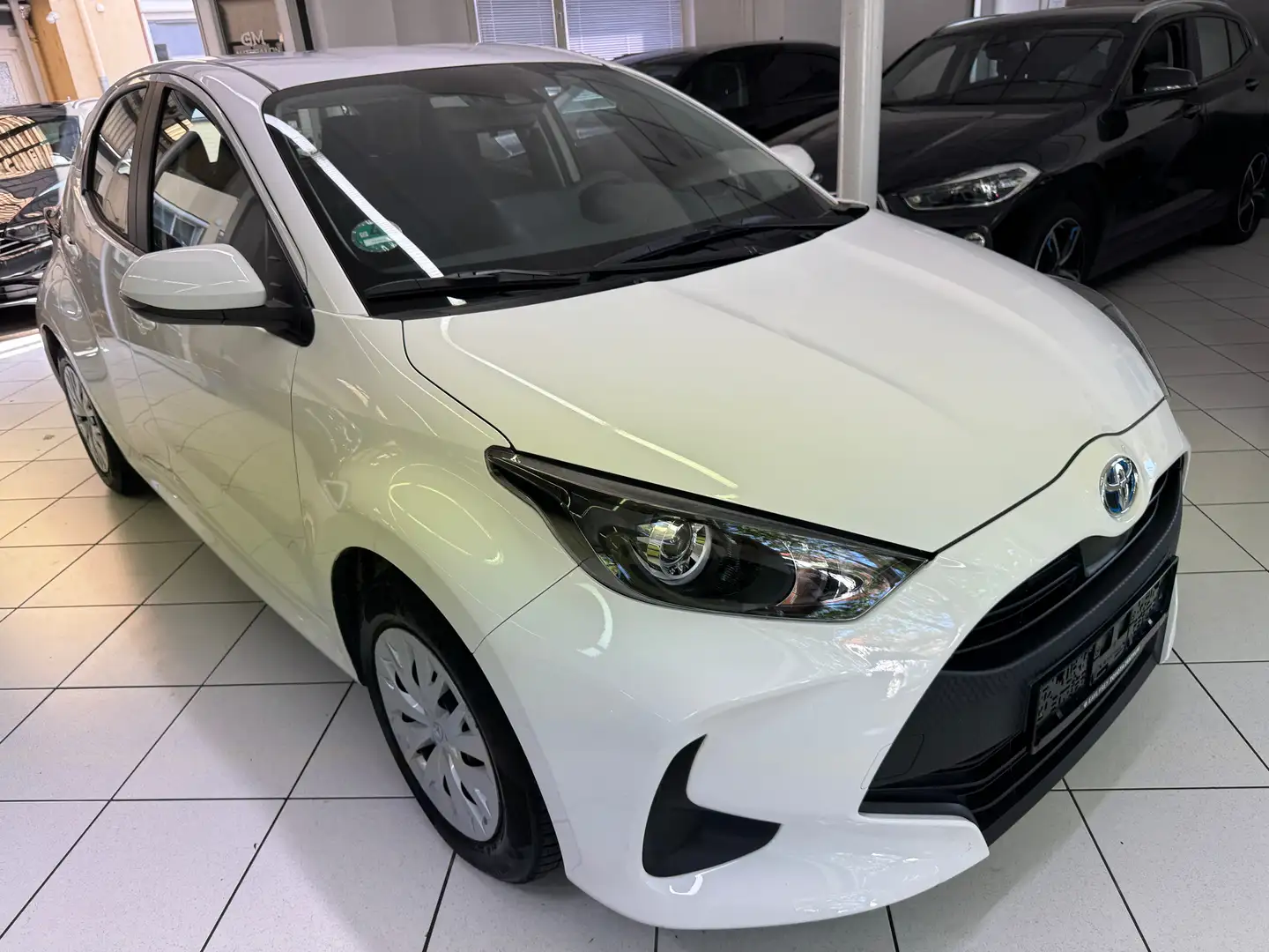 Toyota Yaris Hybrid 1.5 VVT-i Comfort Klimaautom.*Kamera* Weiß - 1