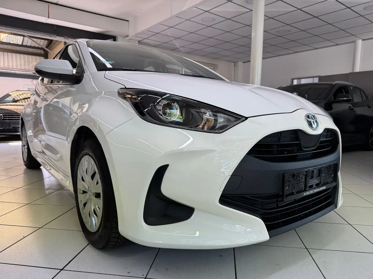 Toyota Yaris Hybrid 1.5 VVT-i Comfort Klimaautom.*Kamera* Weiß - 2