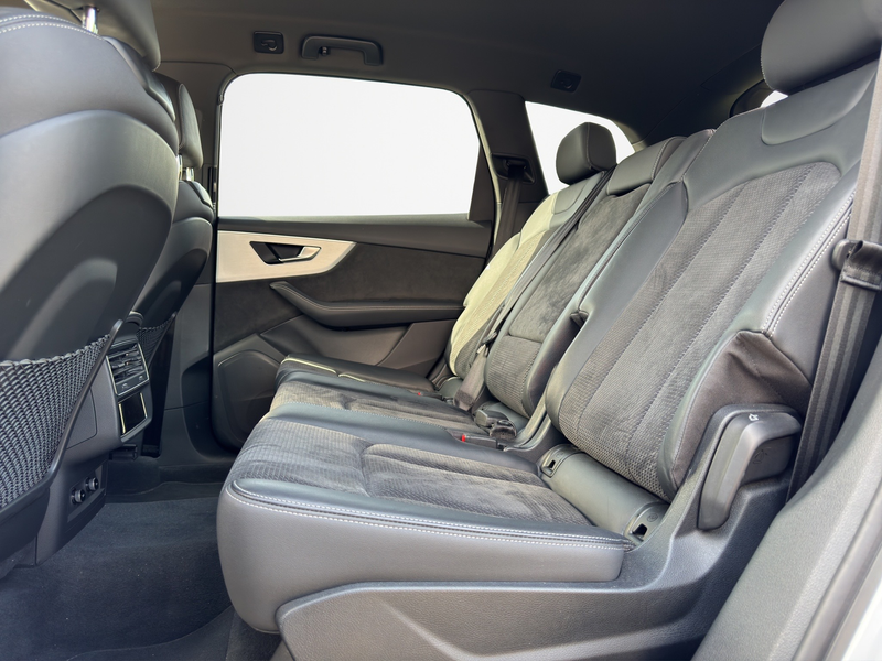 Audi SQ7 4.0 TDI quattro — photo 11