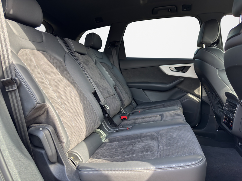 Audi SQ7 4.0 TDI quattro — photo 12