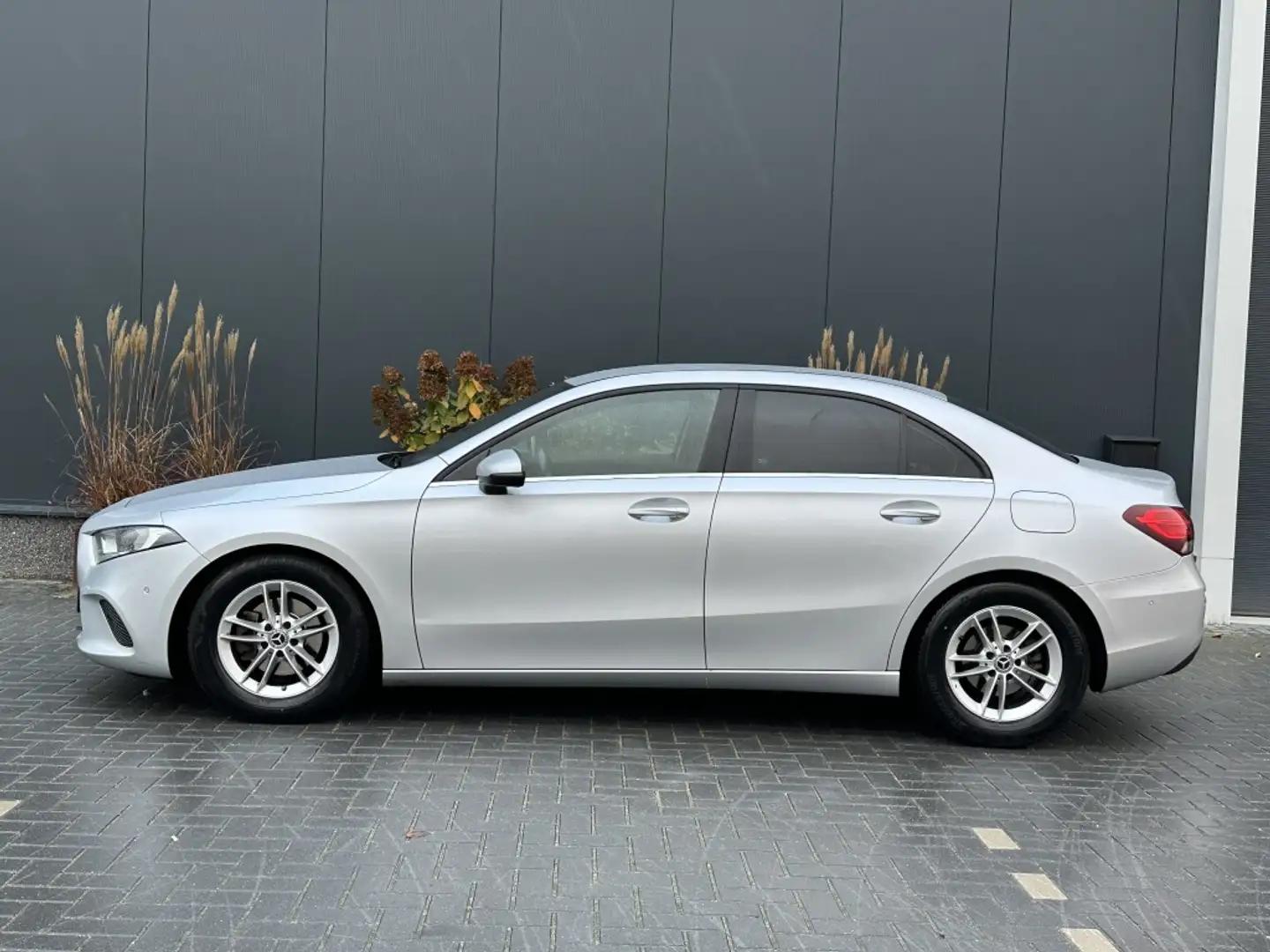 Mercedes-Benz A 180 d Advantage WIDESCREEN NAVI CR CONTROL CLIMATE CON Plateado - 2