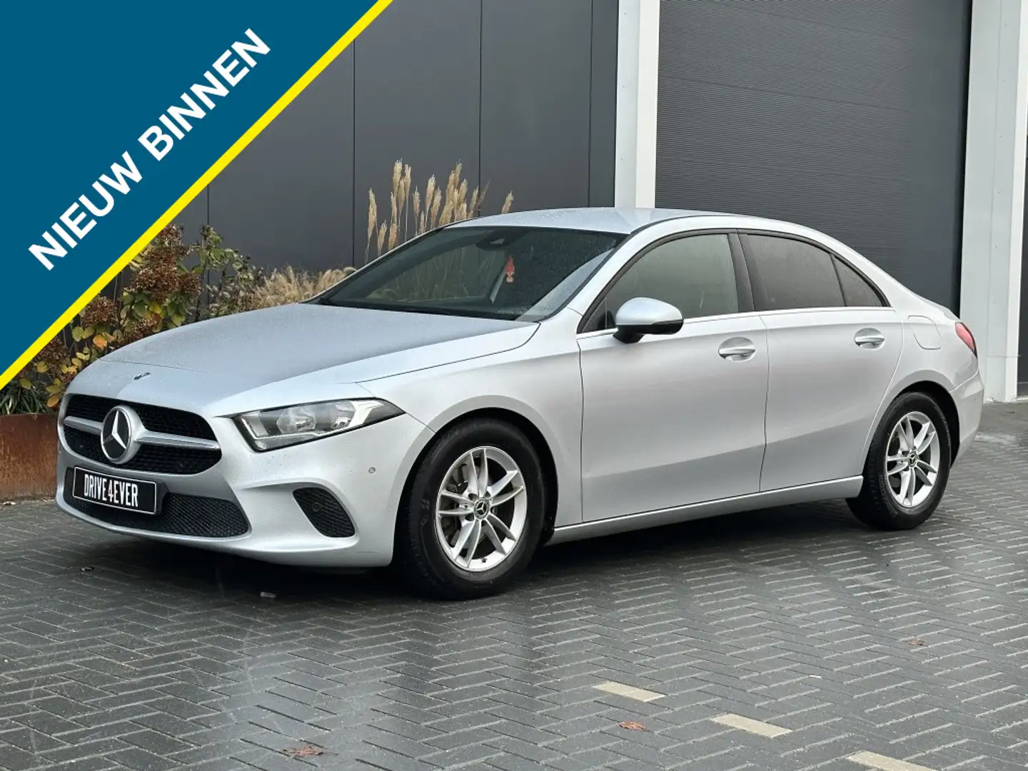Mercedes-Benz A 180 d Advantage WIDESCREEN NAVI CR CONTROL CLIMATE CON Plateado - 1
