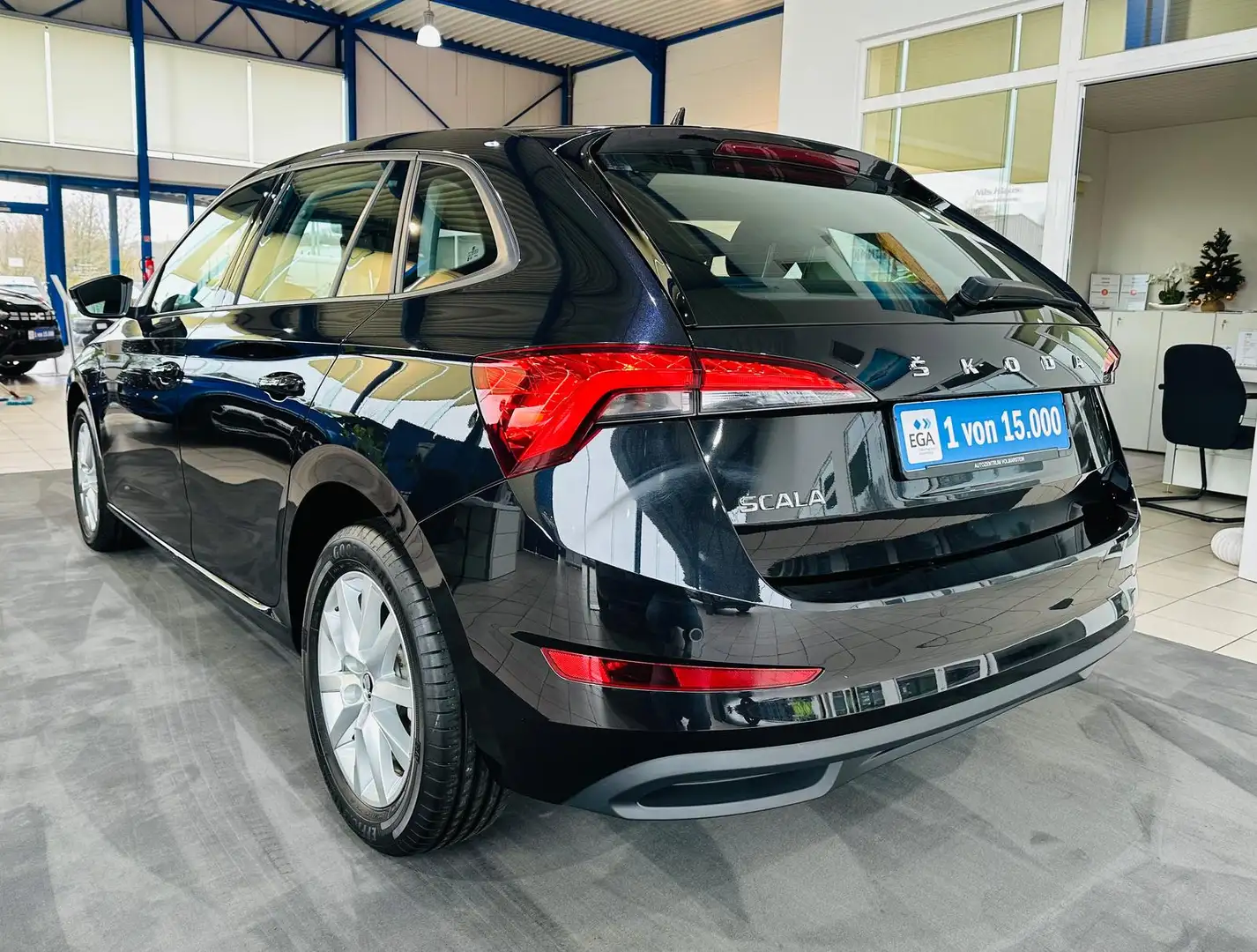 Skoda Scala 1.0 TSI Ambition DSG LED SHZ NAV PDC vo+hi Noir - 2