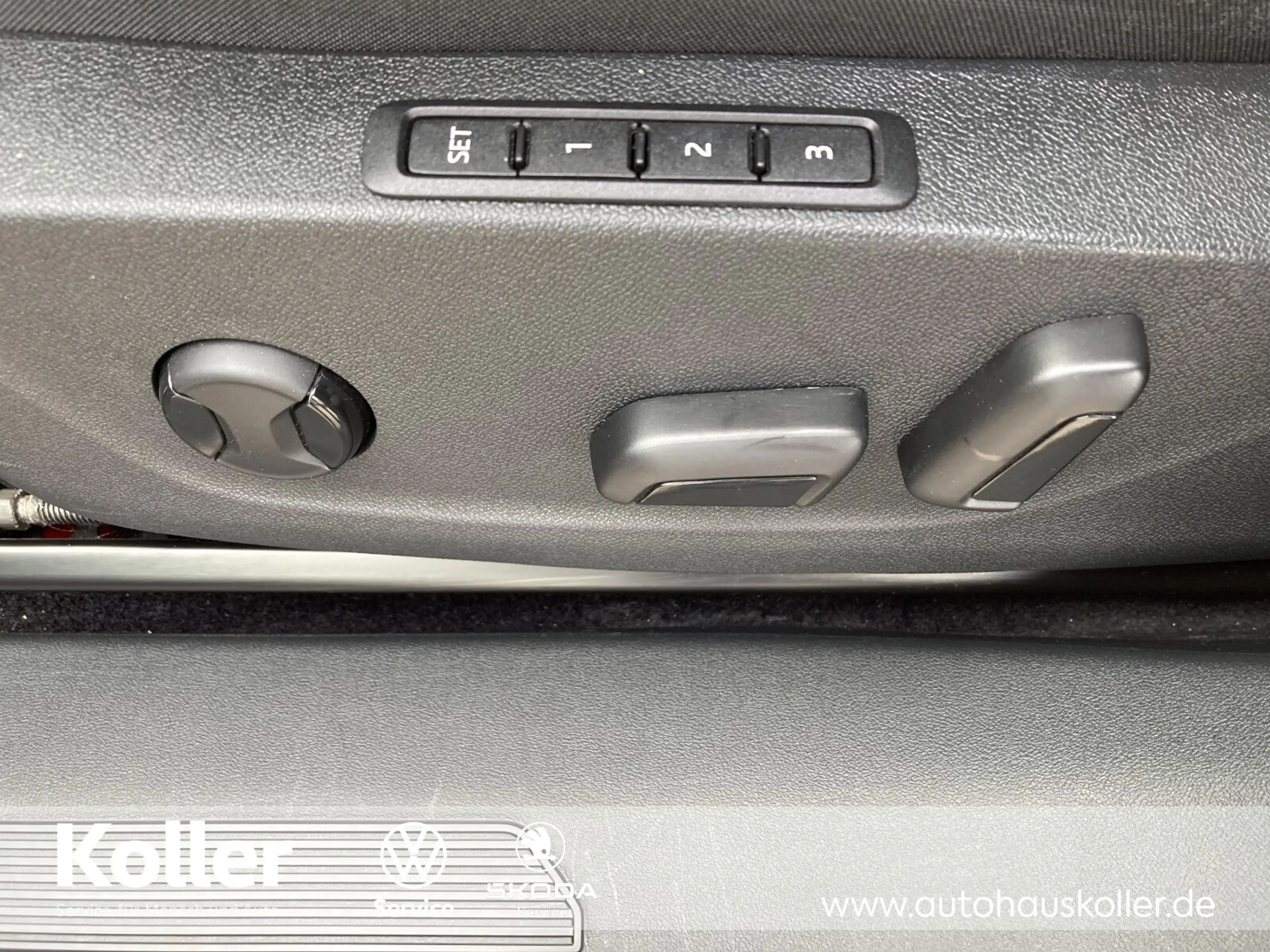 Skoda Enyaq Enyaq iV 60 Loft AHK MatrixLED tParken SH Kamera — photo 13