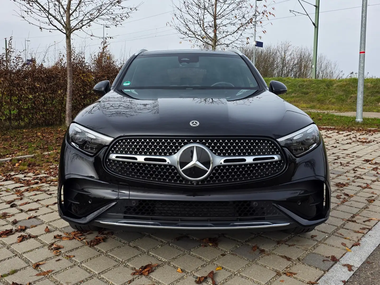 Mercedes-Benz GLC 300 GLC 4Matic 9G-TRONIC AMG Line Schwarz - 1