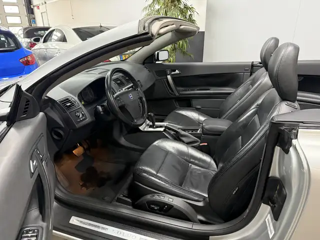 Volvo C70 view 10