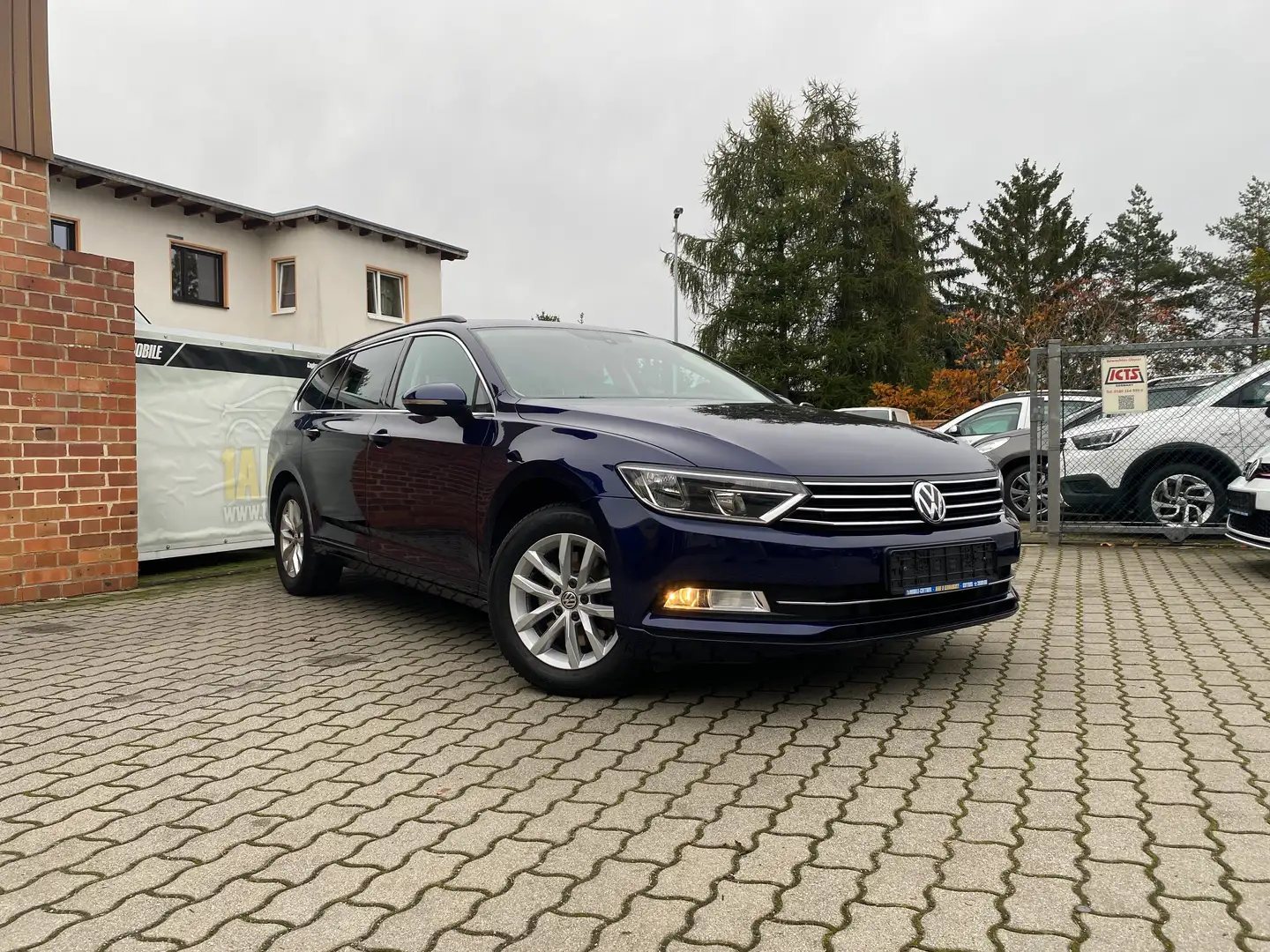Volkswagen Passat Variant Sitzh.- Navi - AHK -Automatik !!! Blau - 2
