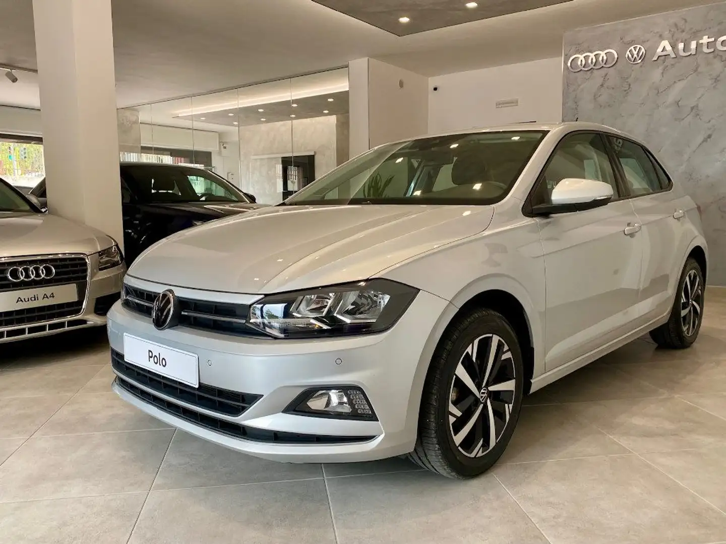 Volkswagen Polo 1.0 TGI 5p. Highline SOLI 40.000 KM! Argento - 2