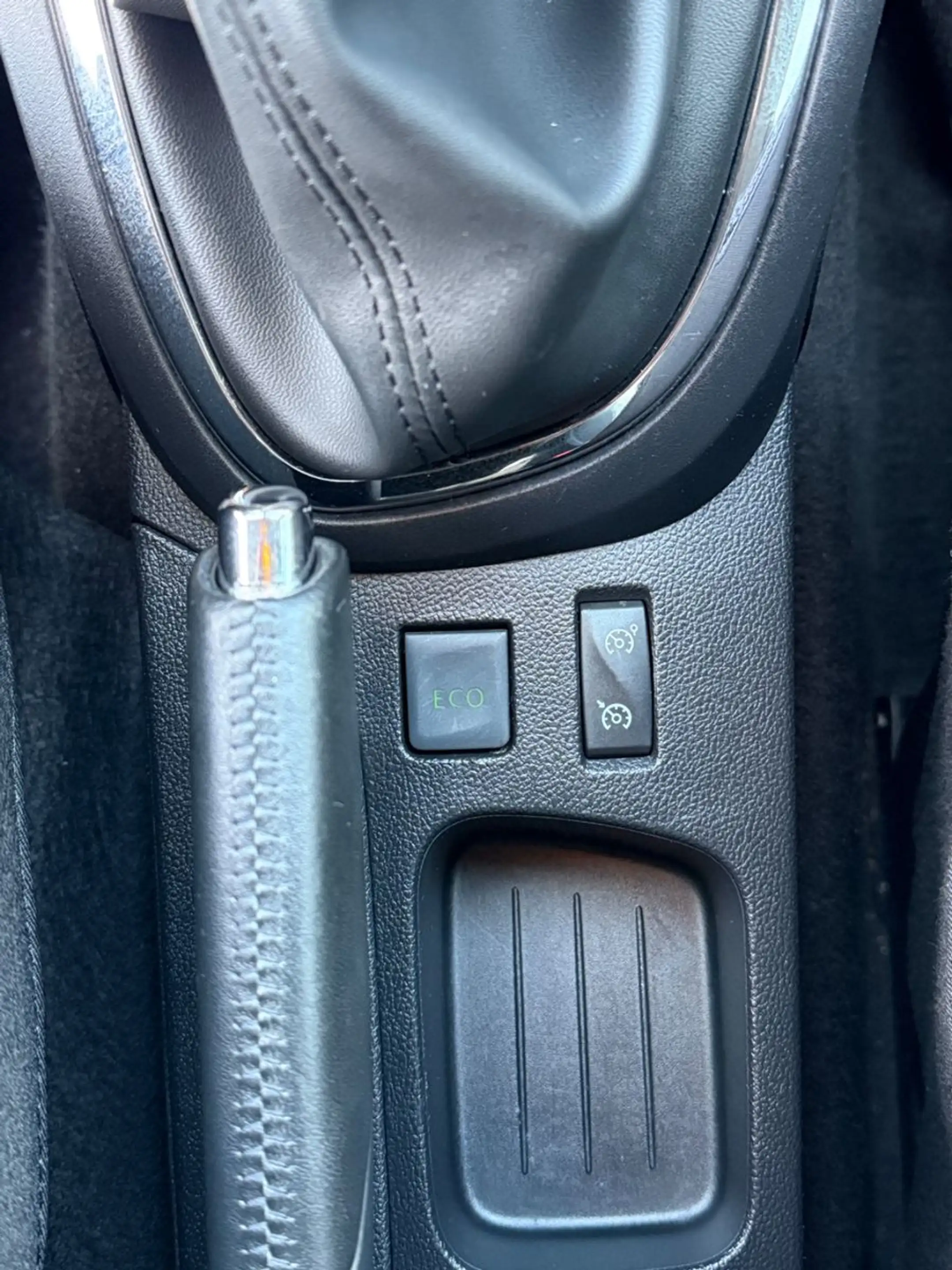 Renault Captur Intens,PDC,Navi,8-fach,Garantie — photo 9