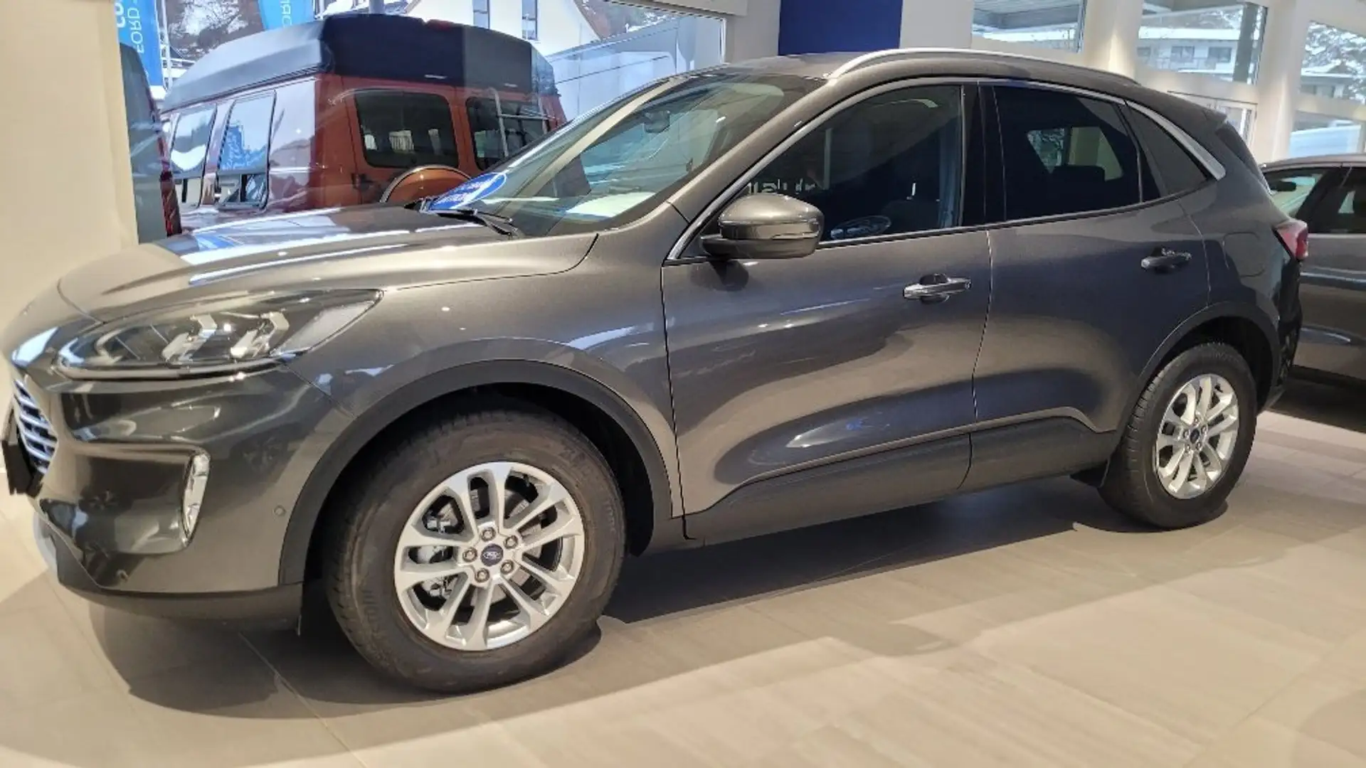 Ford Kuga Titanium Grau - 2