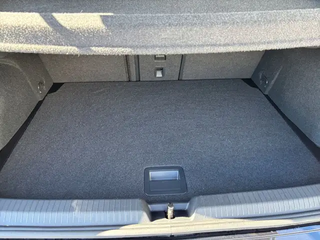 Volkswagen Golf view 14