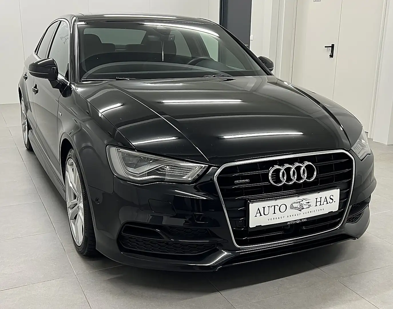 Audi A3 Sport 2,0 TDI quattro S-tronic *ACC*LED*Leder* Schwarz - 1