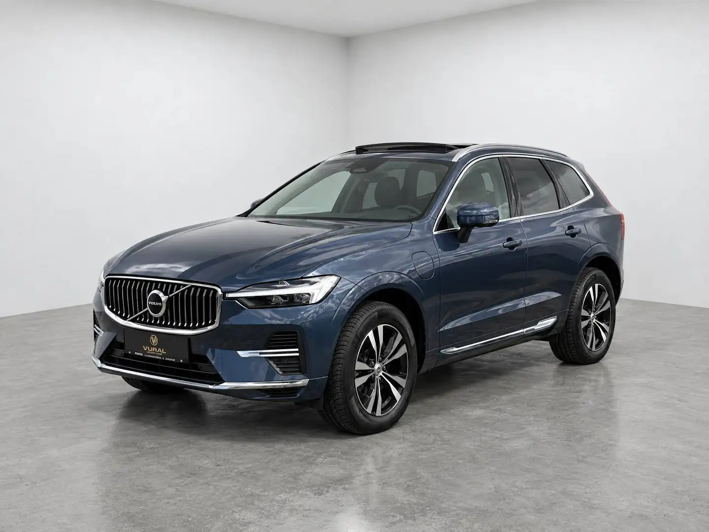 Volvo XC60 Core Recharge Plug-In Hybrid AWD | PANORAMA | LED | NAVI | Anhängerkupplung | Blau - 2