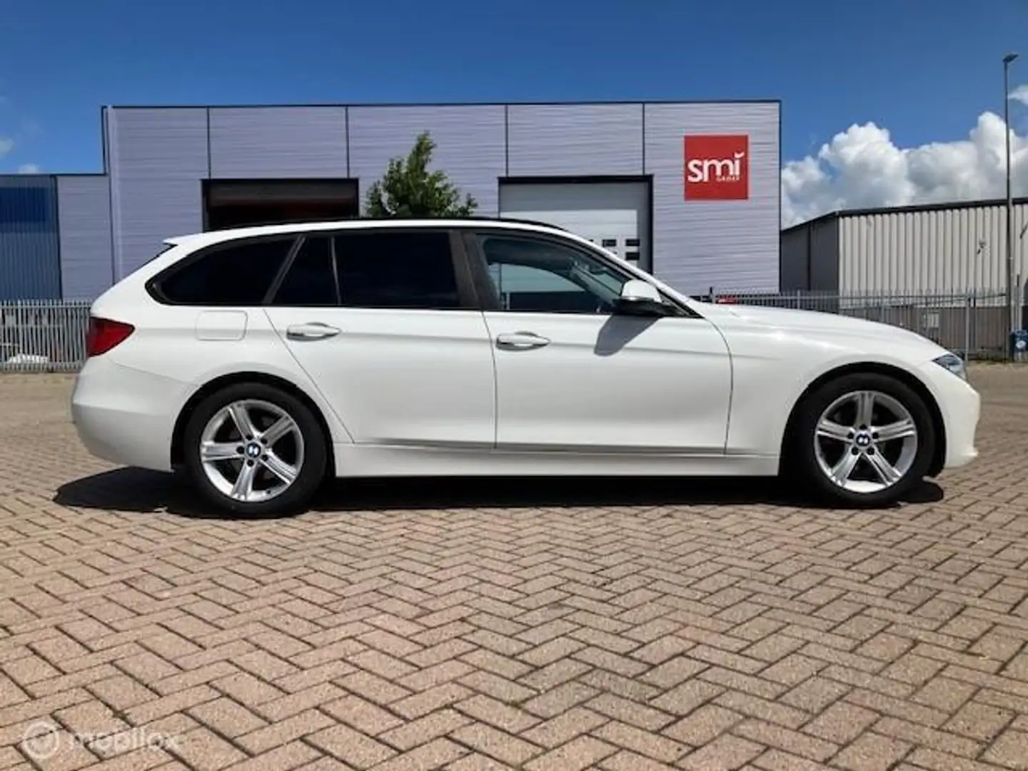 BMW 320 3-serie Touring 320i High Executive Wit - 2