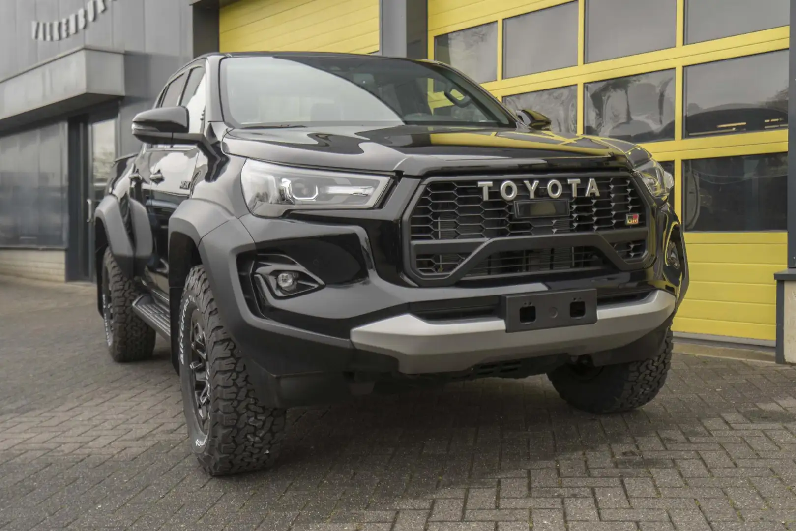 Toyota Hilux 2.8 D-4D Double Cab GR Sport - 1
