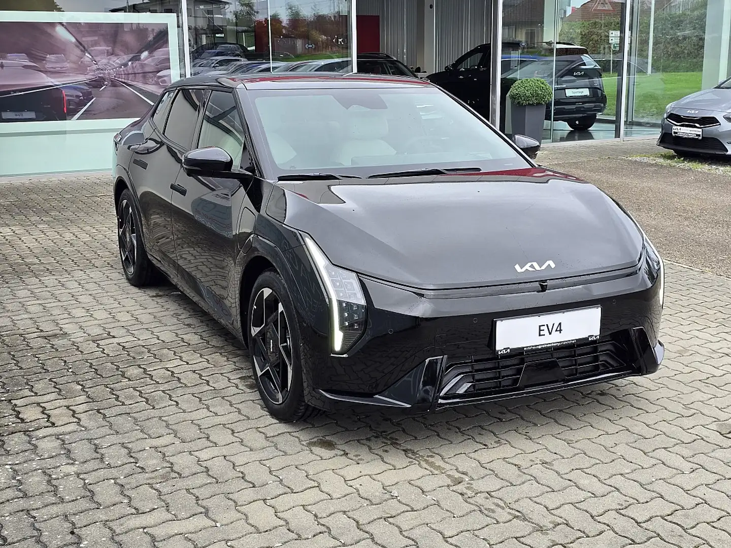 Kia EV4 Sedan FWD 81,4KWH GT-LINE Schwarz - 2