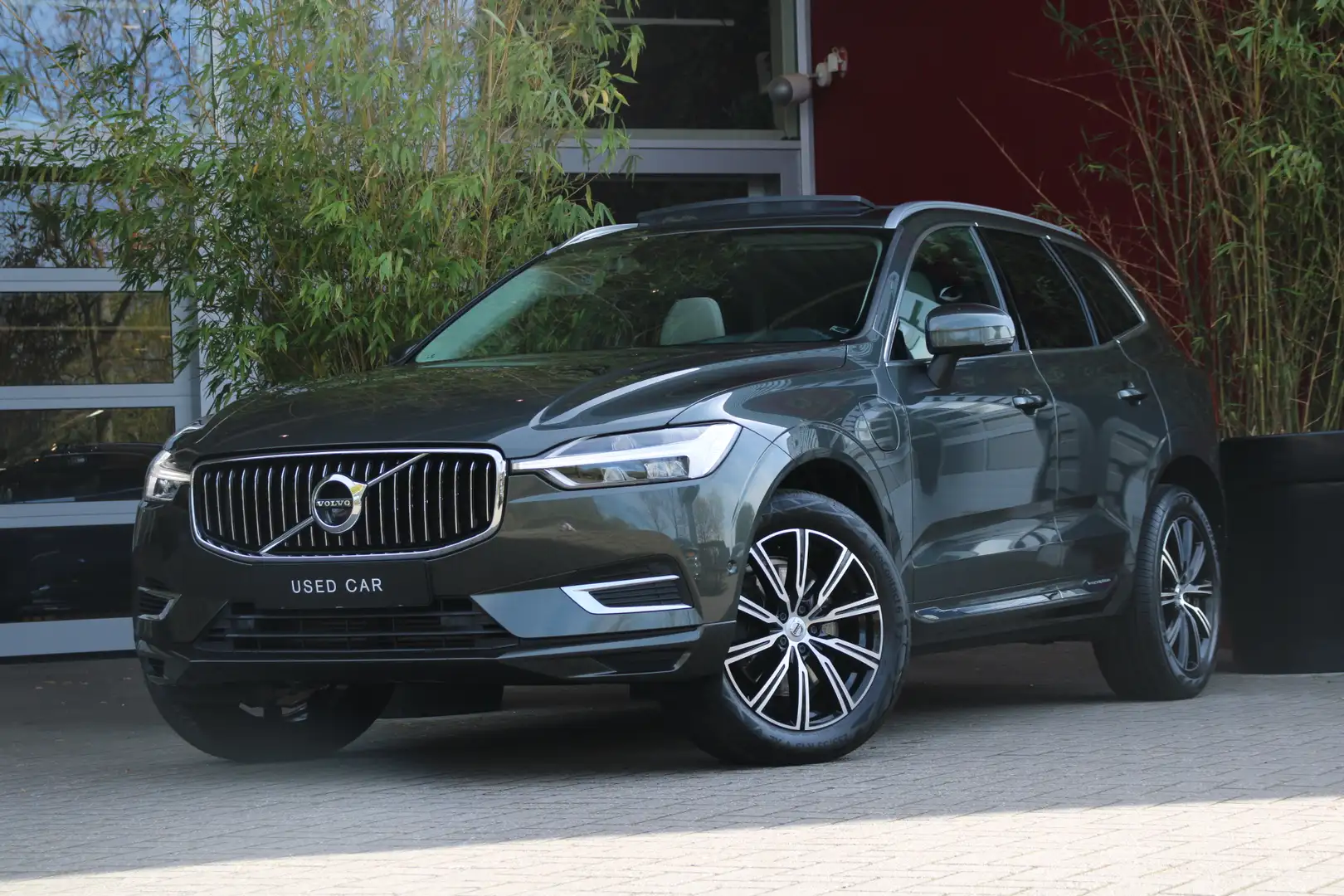 Volvo XC60 2.0 T8 Twin Engine AWD Inscription | Schuifdak | A Grijs - 1