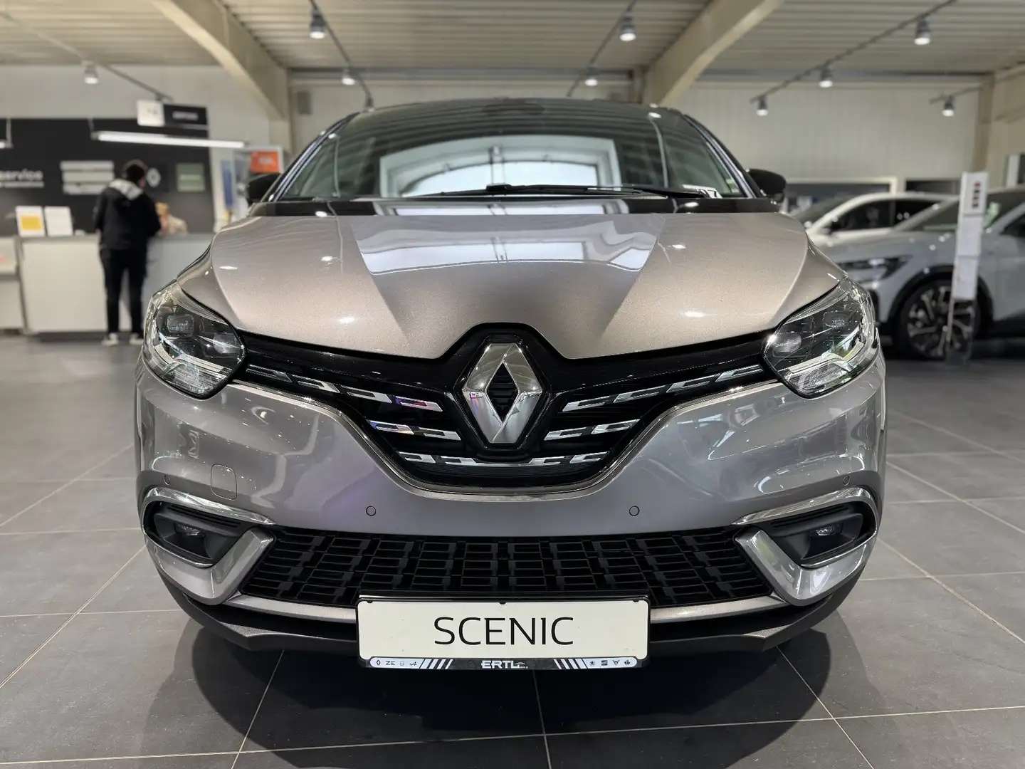 Renault Scenic BLACK Edition TCe 140 PS EDC Automatik Grijs - 2