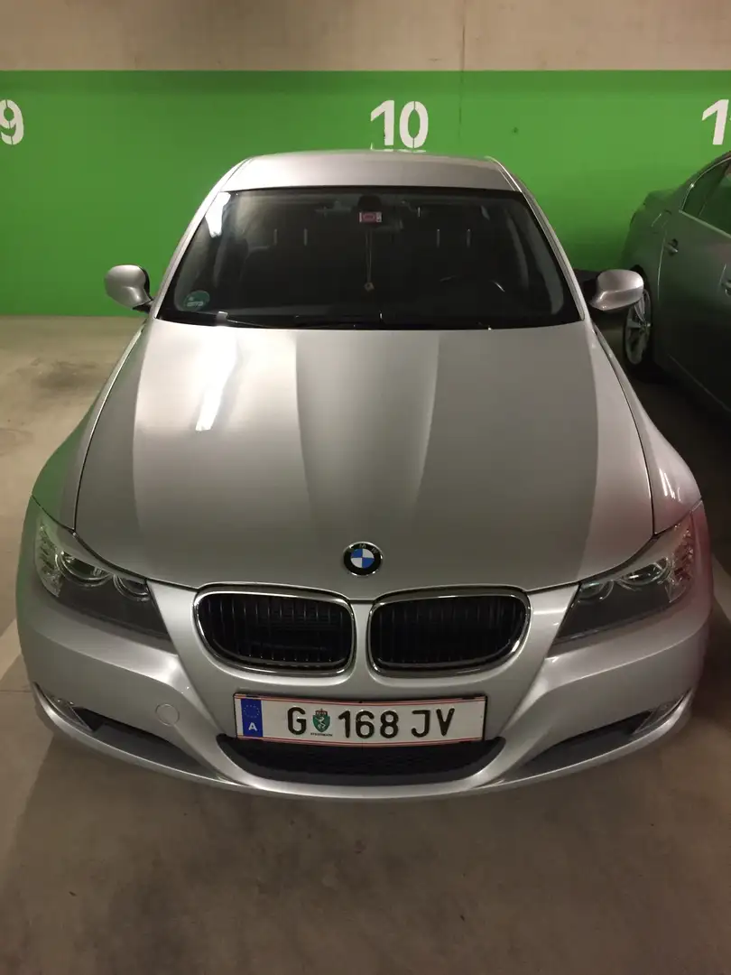 BMW 318 3er-Reihe BMW 318D (E90) Facelift Limousine - 2