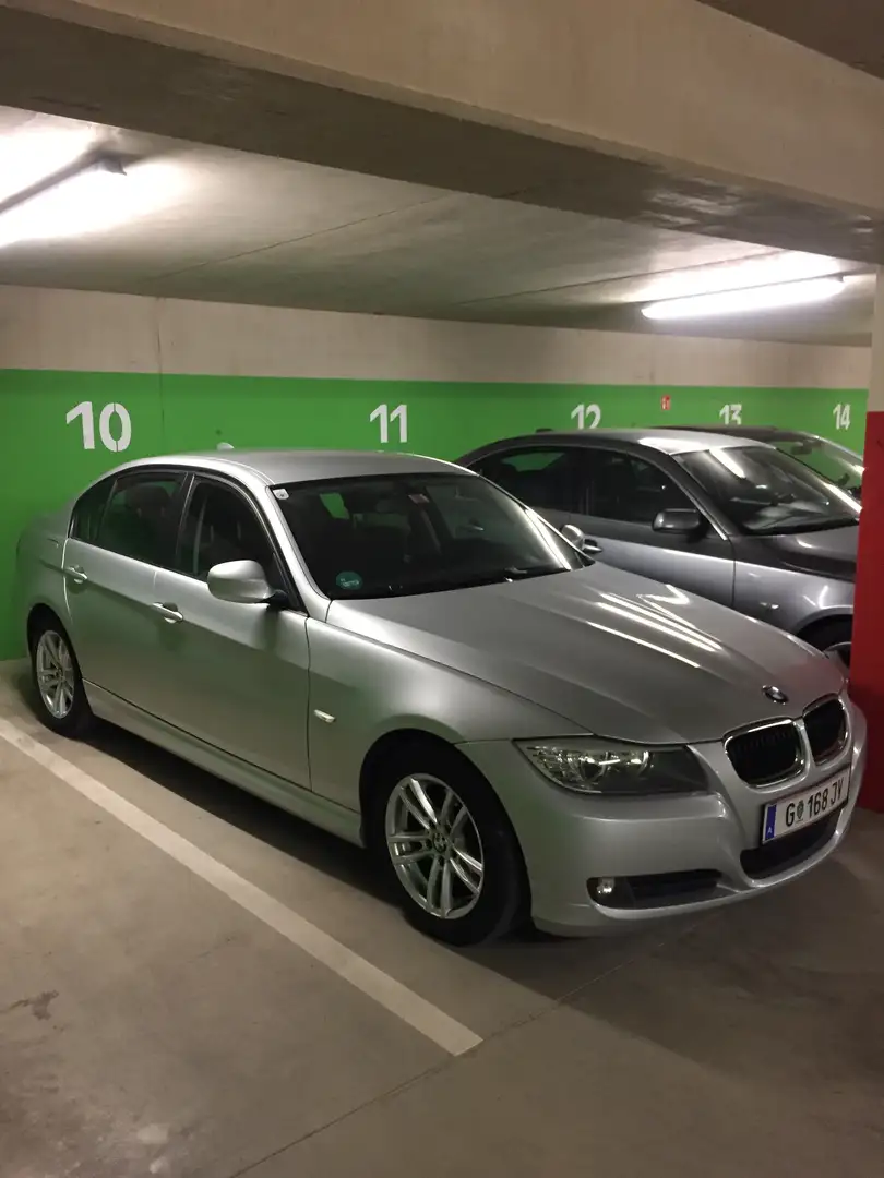 BMW 318 3er-Reihe BMW 318D (E90) Facelift Limousine - 1